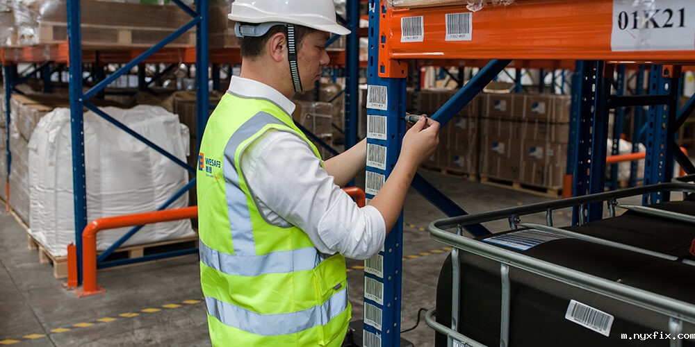 货架进行安全检测时对检测人员有什么要求？