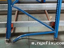 这是开车睡着吗？疲劳作业所引发的货架倒塌事故