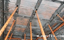 如果业主的地面有沉降风险，货架下边加工字钢可行吗？