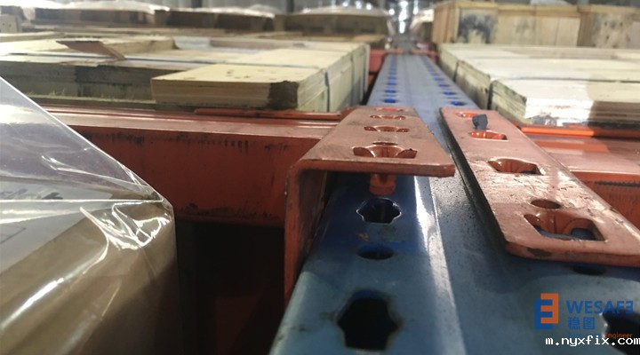 货架横梁挂齿脱落